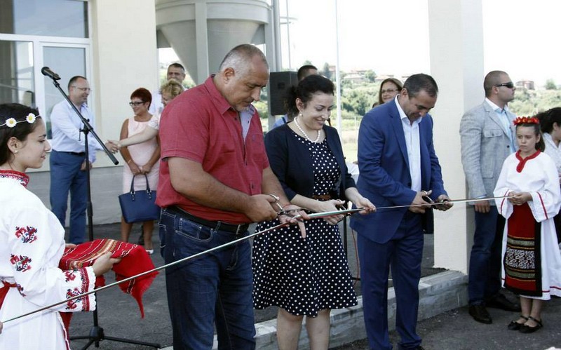 prechistvatelnalukovit2807151 Бойко Борисов и Десислава Танева откриха пречиствателната в Луковит и обновения площад