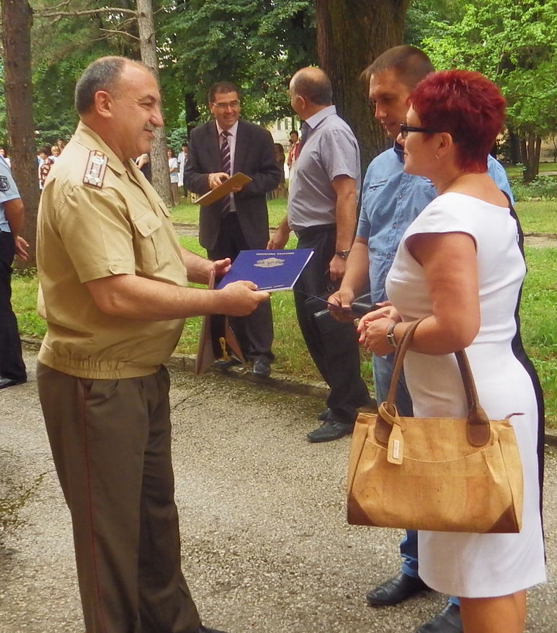 troyankazarma1307151 Областният управител бе на церемонията по сдаване и приемане на длъжността Началник на Военен географски център Троян