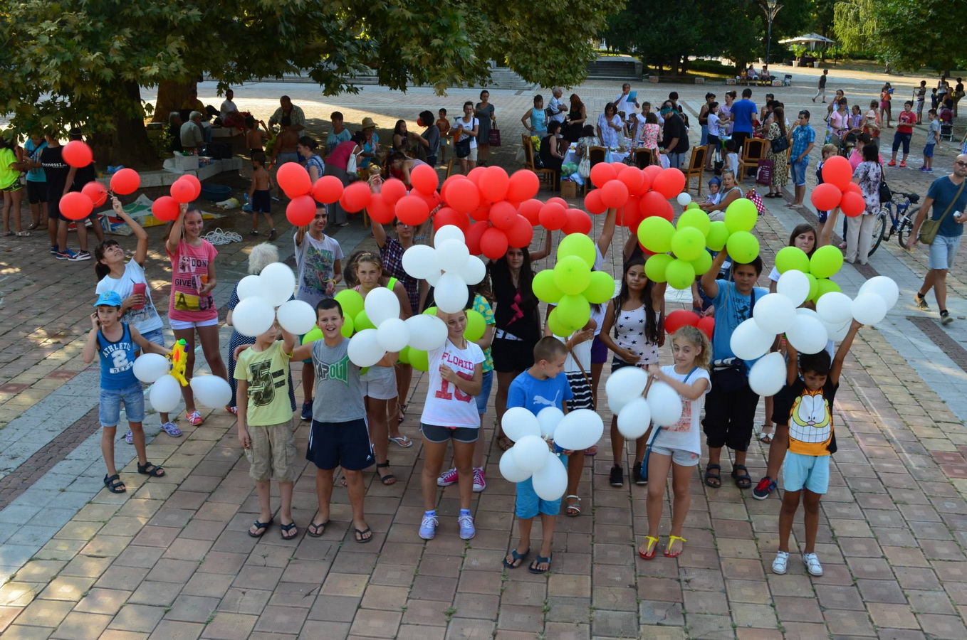 hepaning1408156 Участници от четири страни в хепънинг в Ловеч, посветен на Международния ден на младежта