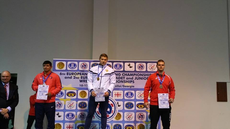 phristovborba1210151 Бронзов медал от Европейският шампионат по борба за юноши в Тбилиси спечели дванадестокласника от Ветеринарния Павлин Христов