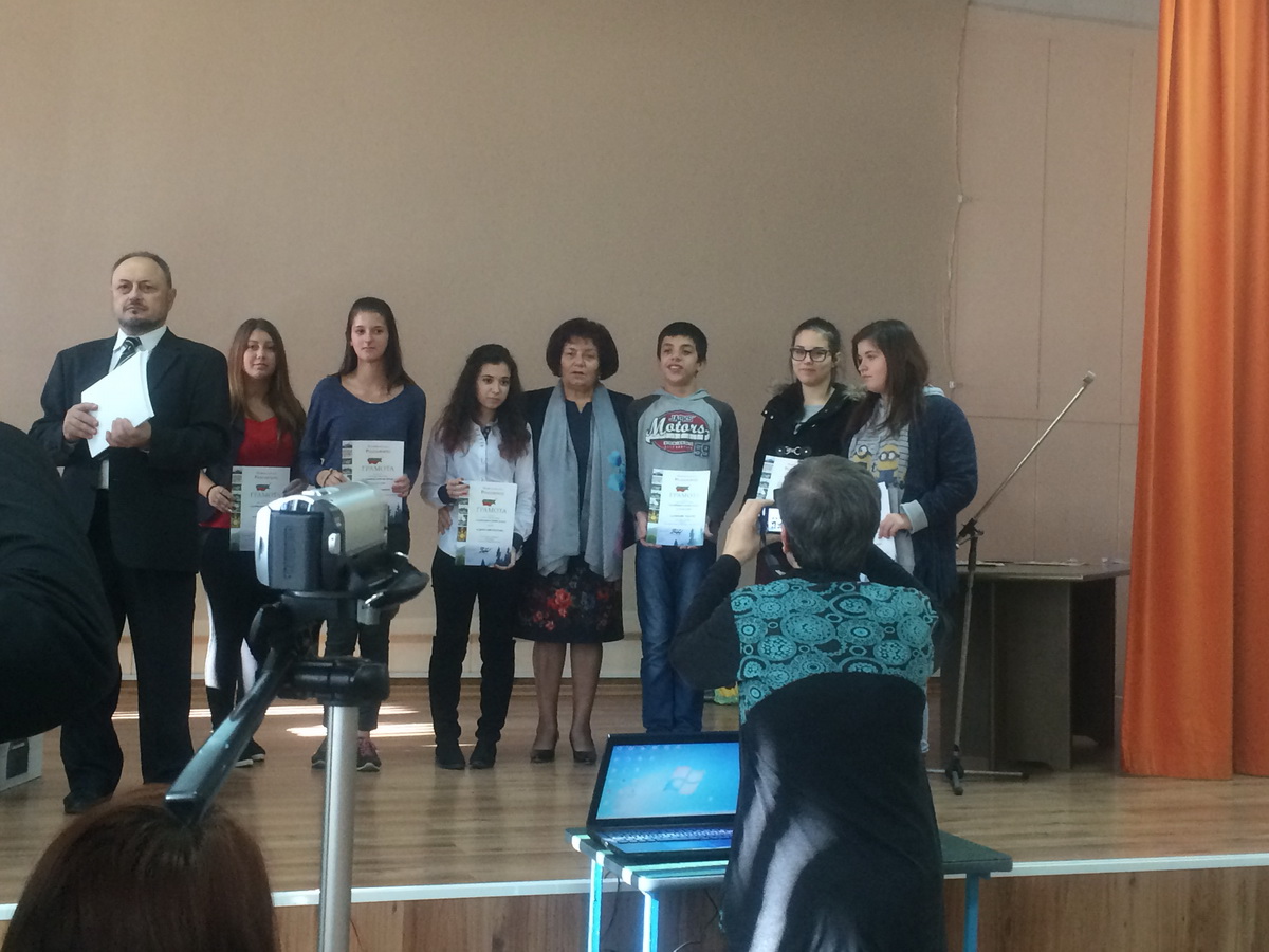 ezikovanagradi1611152 На ХХІІІ Национален конкурс „Родолюбие” под надслов „Съединението прави силата” бяха отличени ученици и учители от ГЧЕ „Екзарх Йосиф І” Ловеч