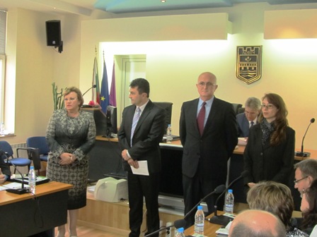 kmetove2011151 На 22 декември ръководството на община Ловеч ще посети детските градини с подаръци за Коледа