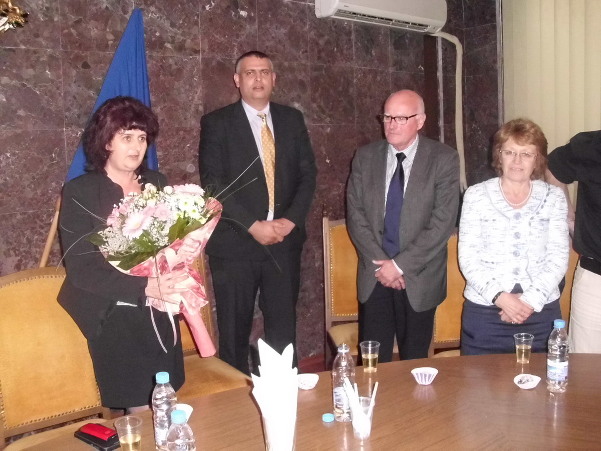 ou12111512 Новоназначеният областен управител Ирина Митева се представи пред екипа си