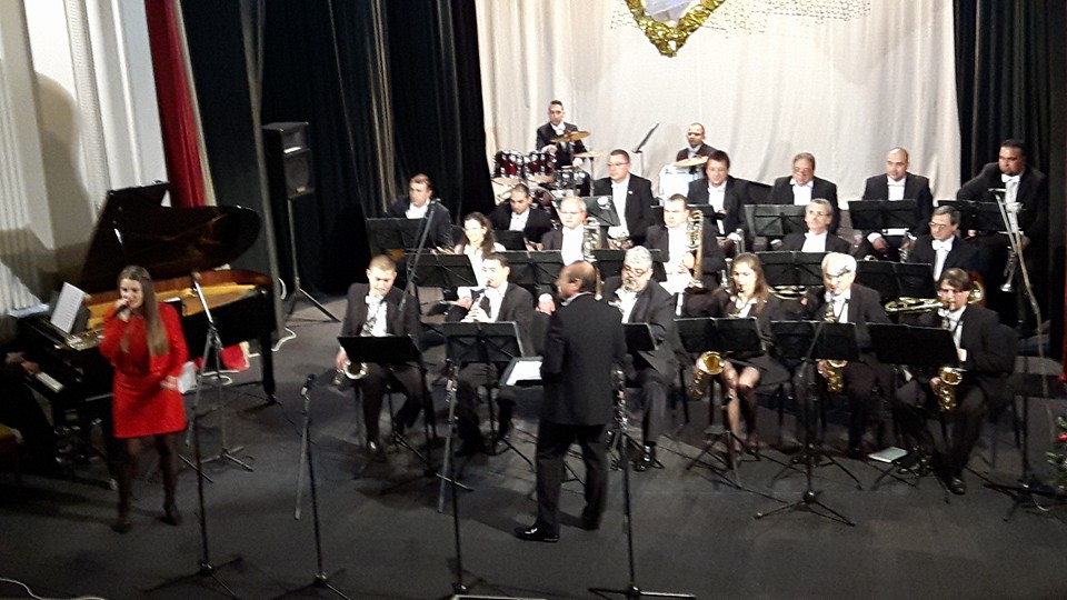 Koncertduhmuzika1612151 В продължение на два часа ловешката публика аплодира чудесните изпълнения на духовия оркестър