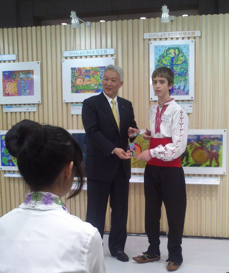 japanart2012155 13-годишният художник Светослав Илианов от Летница спечели в Токио награда за България