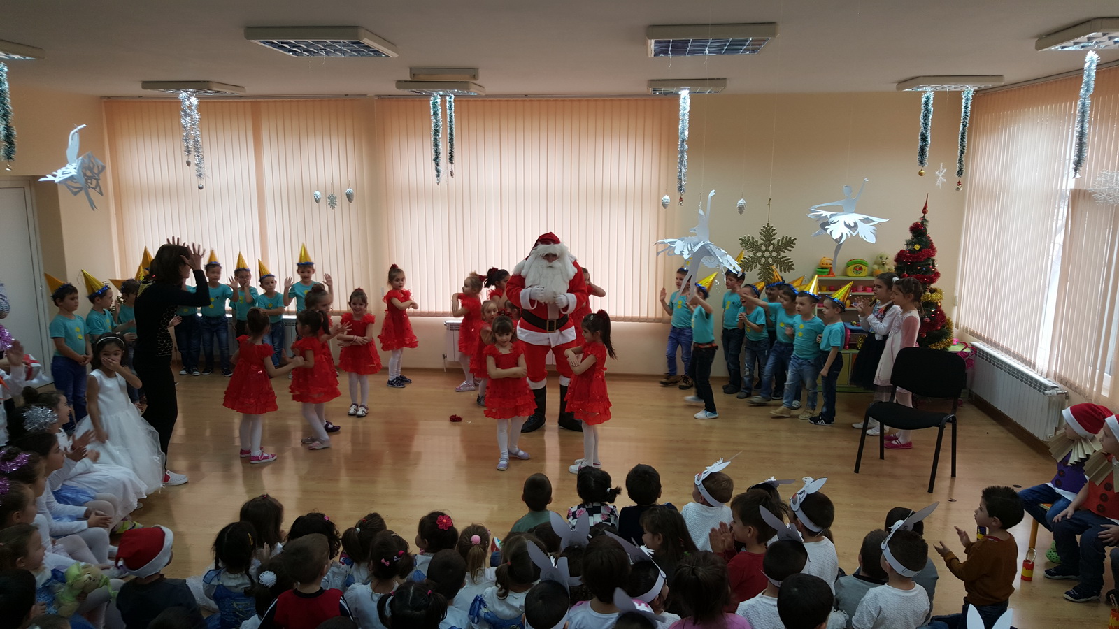 koleda1jini1612154 „КОЛЕДНА МАГИЯ” в детска градина ”Първи юни”