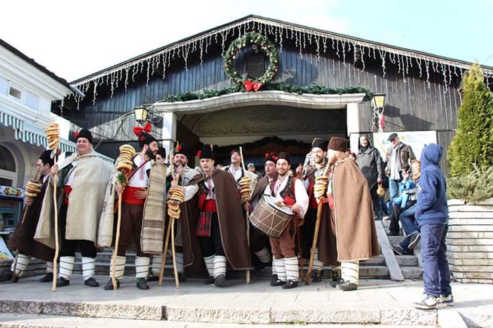 koledari2712151 Коледа, която блика от сърцата на младите