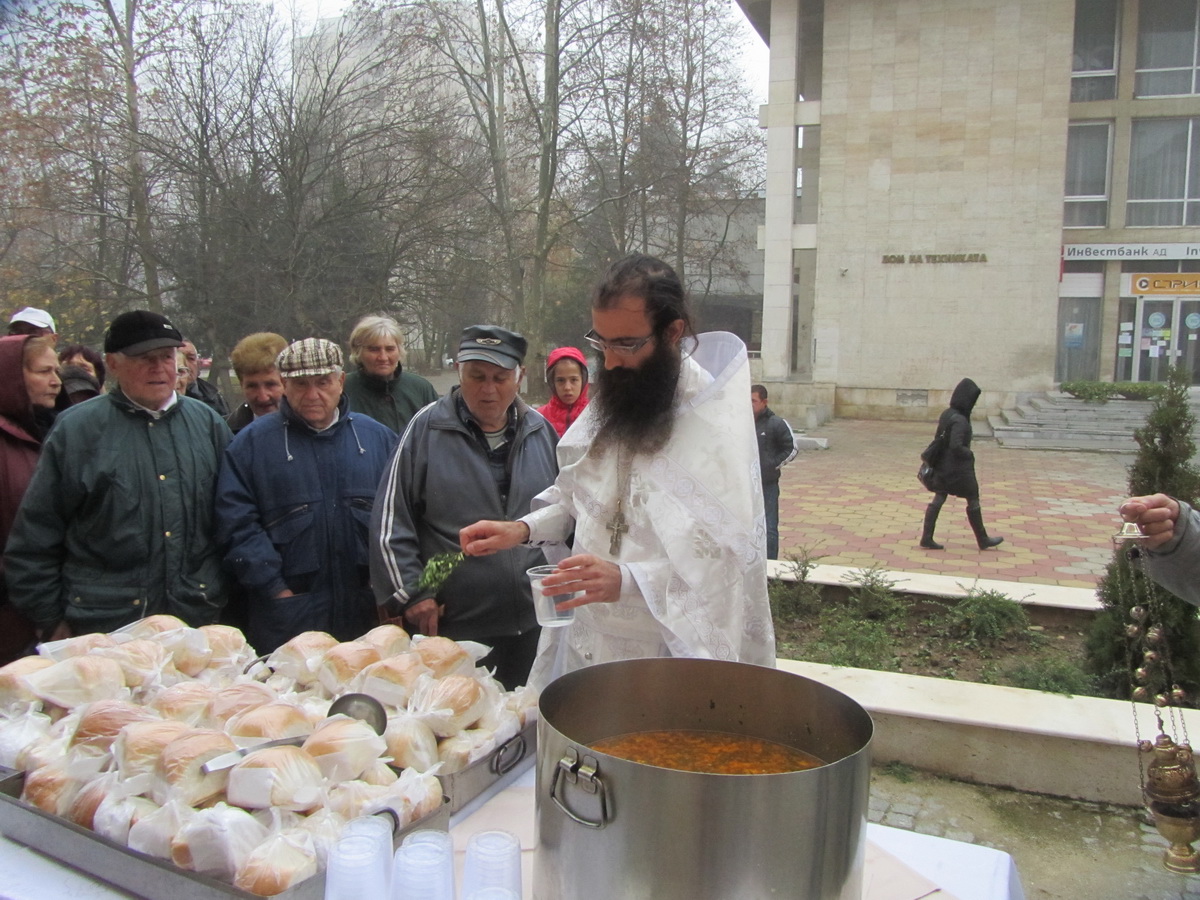 nikulden612151 Безплатна рибена чорба и питка подарява общината на гражданите на Ловеч за Никулден