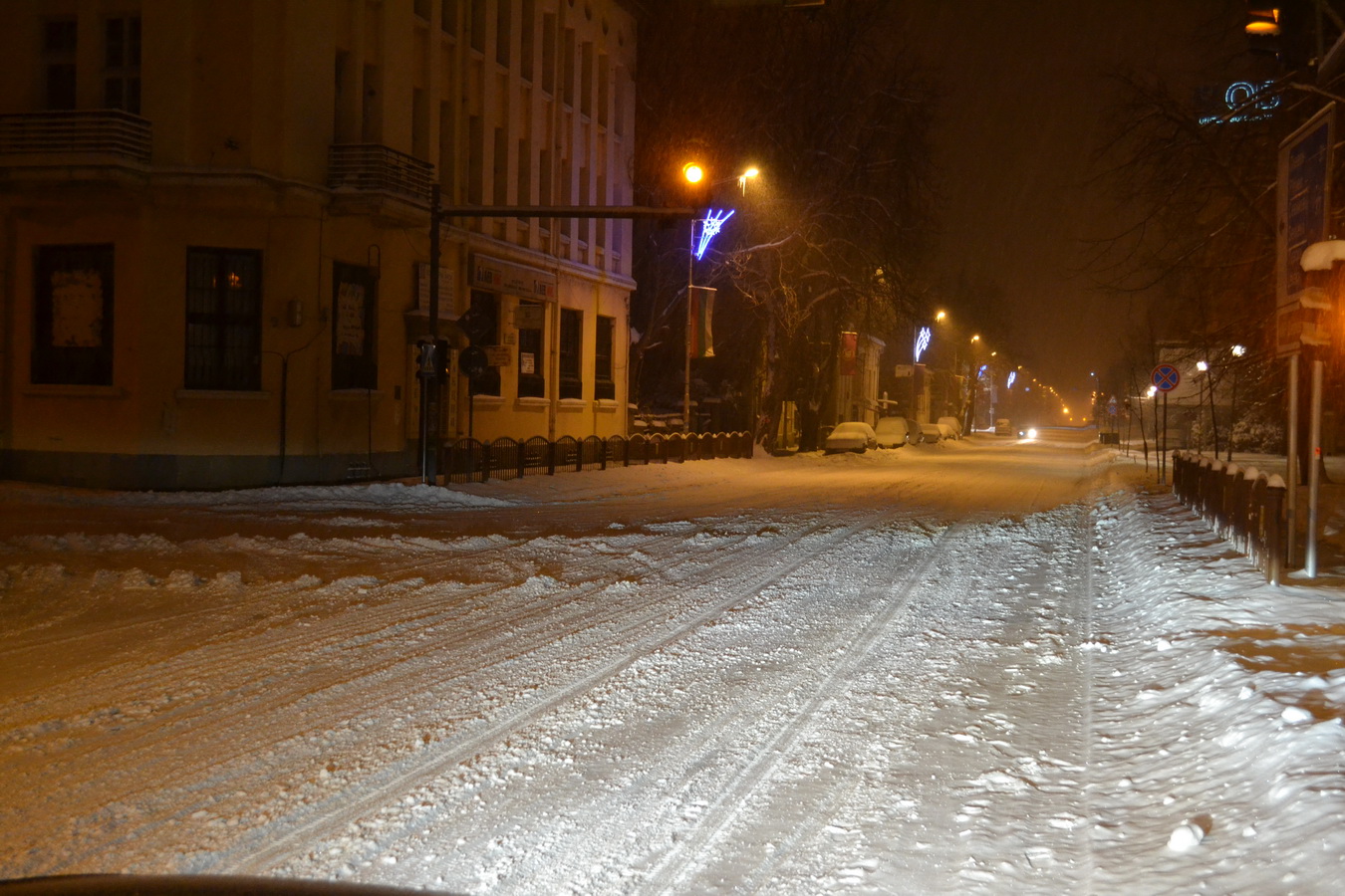 snqginspekciq412158 Можело значи! Уличната мрежа в Ловеч е в добро зимно състояние и е значително по-добре от ранните следобедни часове!