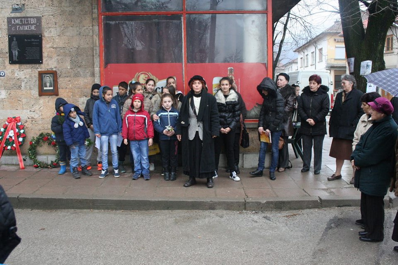 glojenelevski2202162 В денят в който цяла България отбеляза 143-тата годишнина от обесването на Васил Левски и Гложене по традиция отдаде своята почит към Апостола
