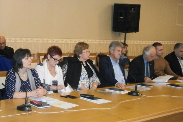 kmpleven902161 Кметът на Община Ловеч Корнелия Маринова с презентация какво предстои пред кметовете през следващите 4 години