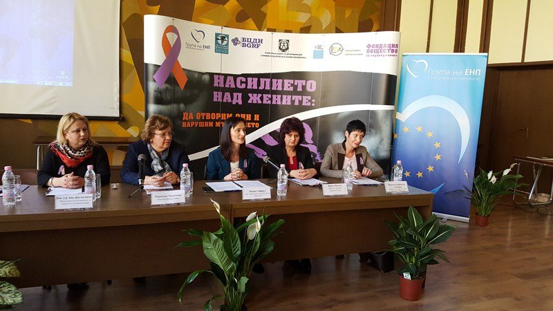 mgabriel2602161 Мария Габриел в Ловеч: Подписването на Истанбулската конвенция за защита на жените от насилие е ключов фактор за справяне с проблема