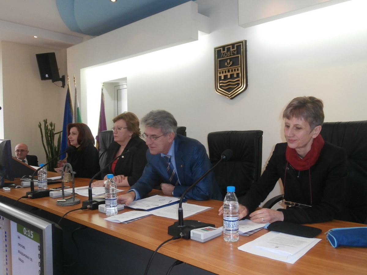 sesiabolnica902161 Общинския съвет – Ловеч, на извънредно заседание прие решение за внасяне на искане за общо събрание на акционерите на болницата
