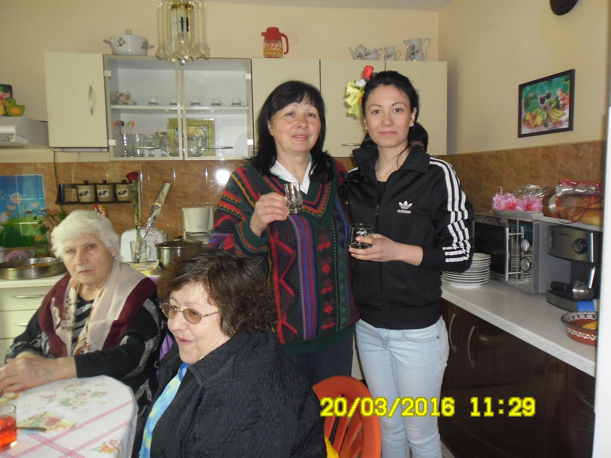 presqka2203162 Жителите на село Пресяка, Община Ловеч, възстановиха стар народен обичай „Носене на кравай на младите булки“