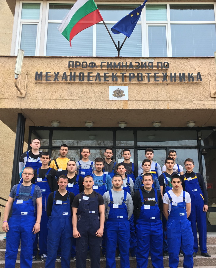 mehano704161 ПГ ПО МЕХАНОЕЛЕКТРОТЕХНИКА изпраща в гр. Ерфурт, Германия поредната група от 20 ученика