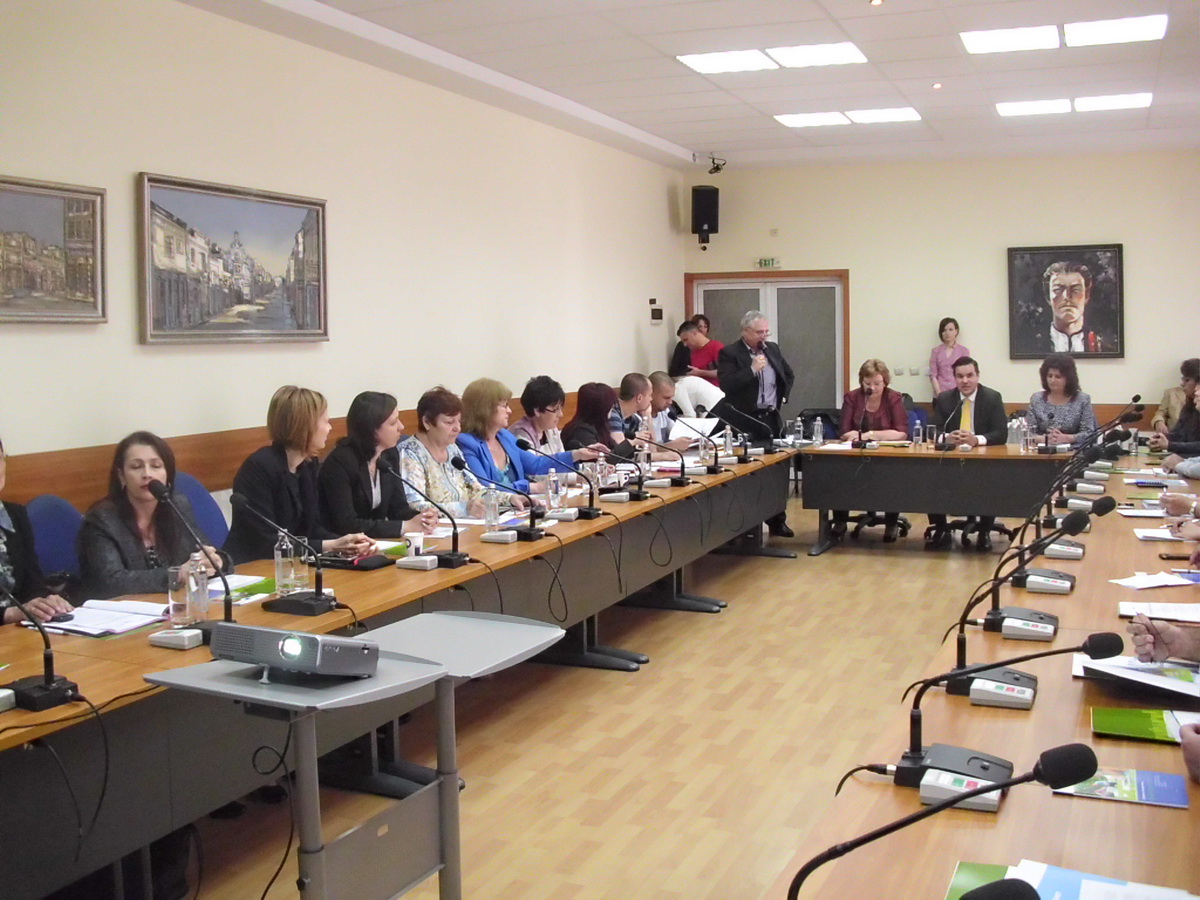 forum706161 Ирина Митева: Вече са одобрени над 200 проекта на малки и средни предприятия, над 40 млн. лв по плана „Юнкер” са на разположение на български фирми