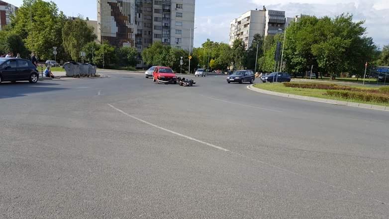 katastrofa2706161 Катастрофа между лек автомобил и мотоциклет на кръговото