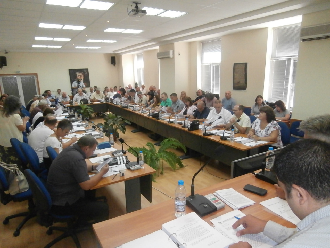 obs2807161 Информацията за изпълнението на бюджета бе приета от Общинския съвет след оживени изказвания. Точката за предсрочно прекратяване правомощията на председателя на Общинския съвет отпадна