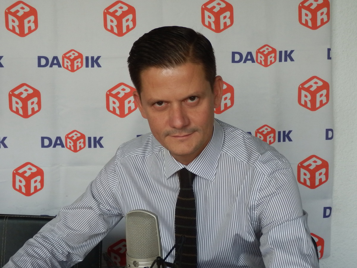 Dimitar Margaritov Darik 09.08.2016 Димитър Маргаритов, председател на Комисията за защита на потребителите (КЗП): „Забранихме няколко фалшиви промоции в търговската мрежа по морето”