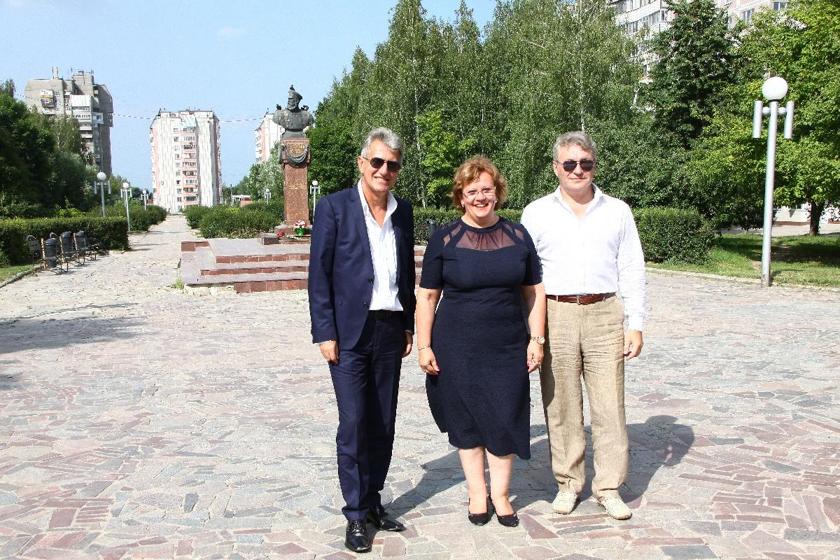 rqzan308161 На 30 юли членовете на българската делегация поднесоха цветя пред паметника на генерал М. Д. Скобелев в Рязан
