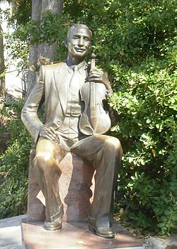 Sasho Sladura Monument2809161 Отбелязваме памет на Сашо Сладура с джаз-концерт