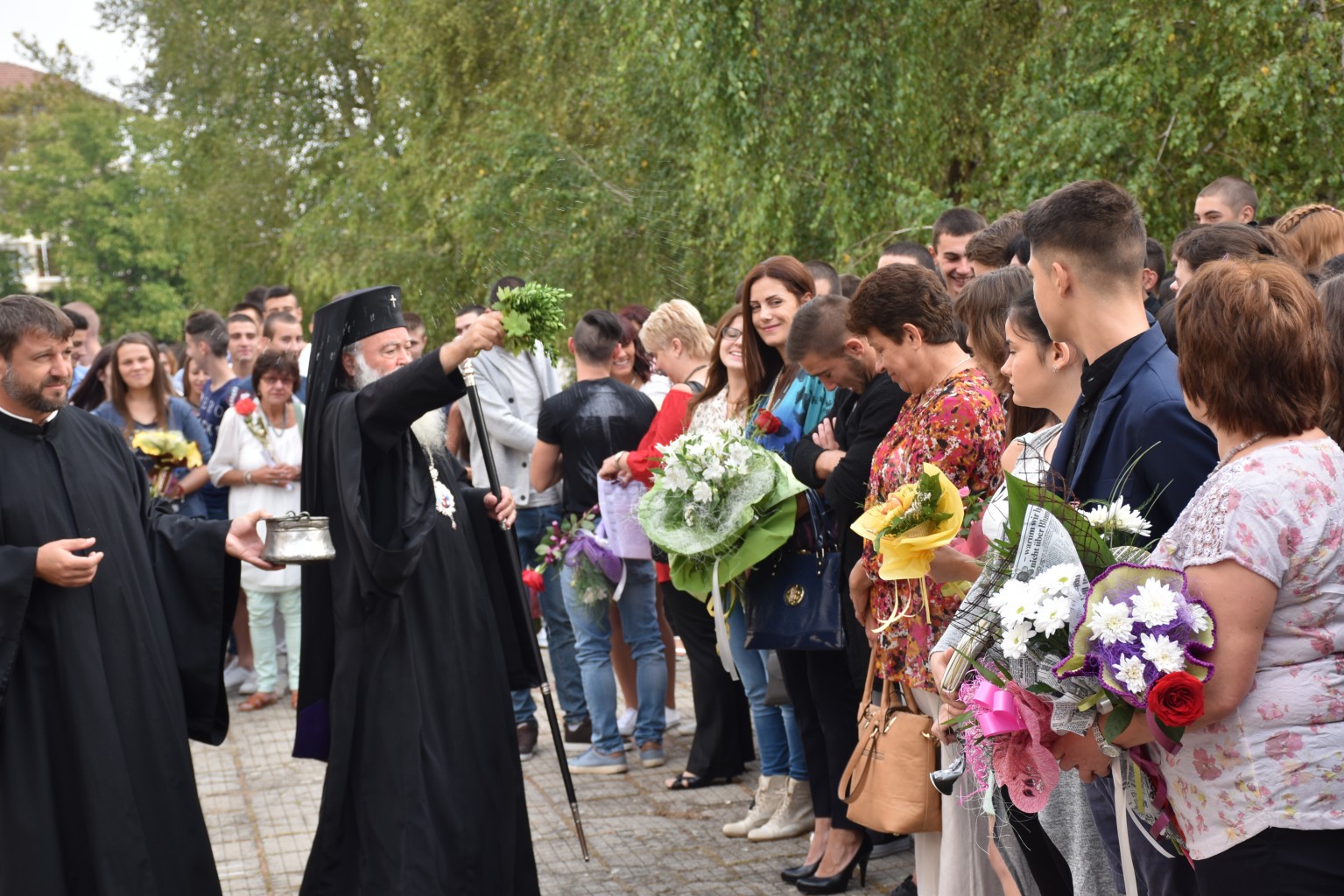 parviuchebenden1509163 Днес във всичките 16 училища имаше представители на общината по повод 15 септември