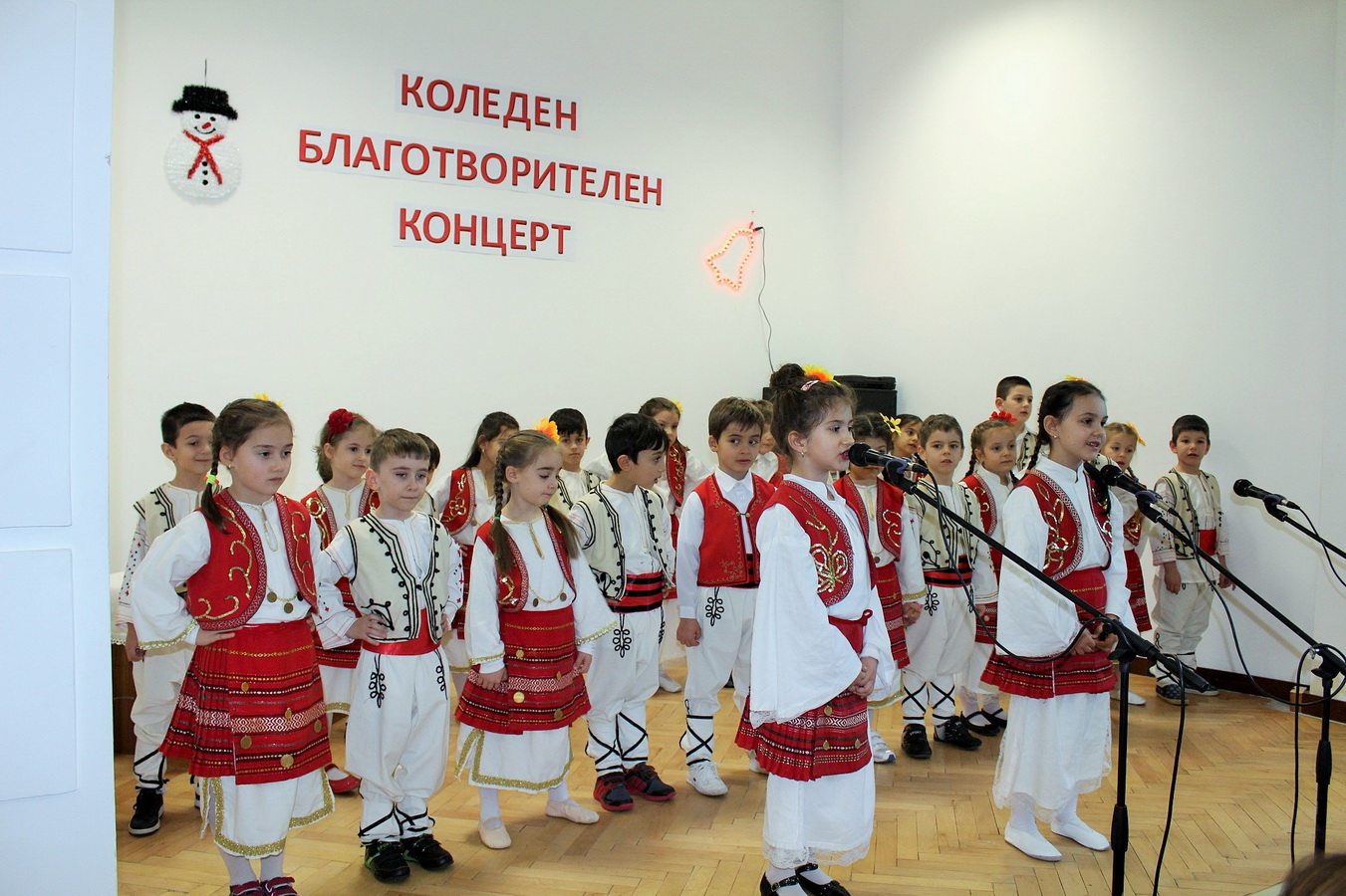 IMtetevenkoncert2012163 С Коледен концерт-спектакъл завърши благотворителна инициатива в Тетевен
