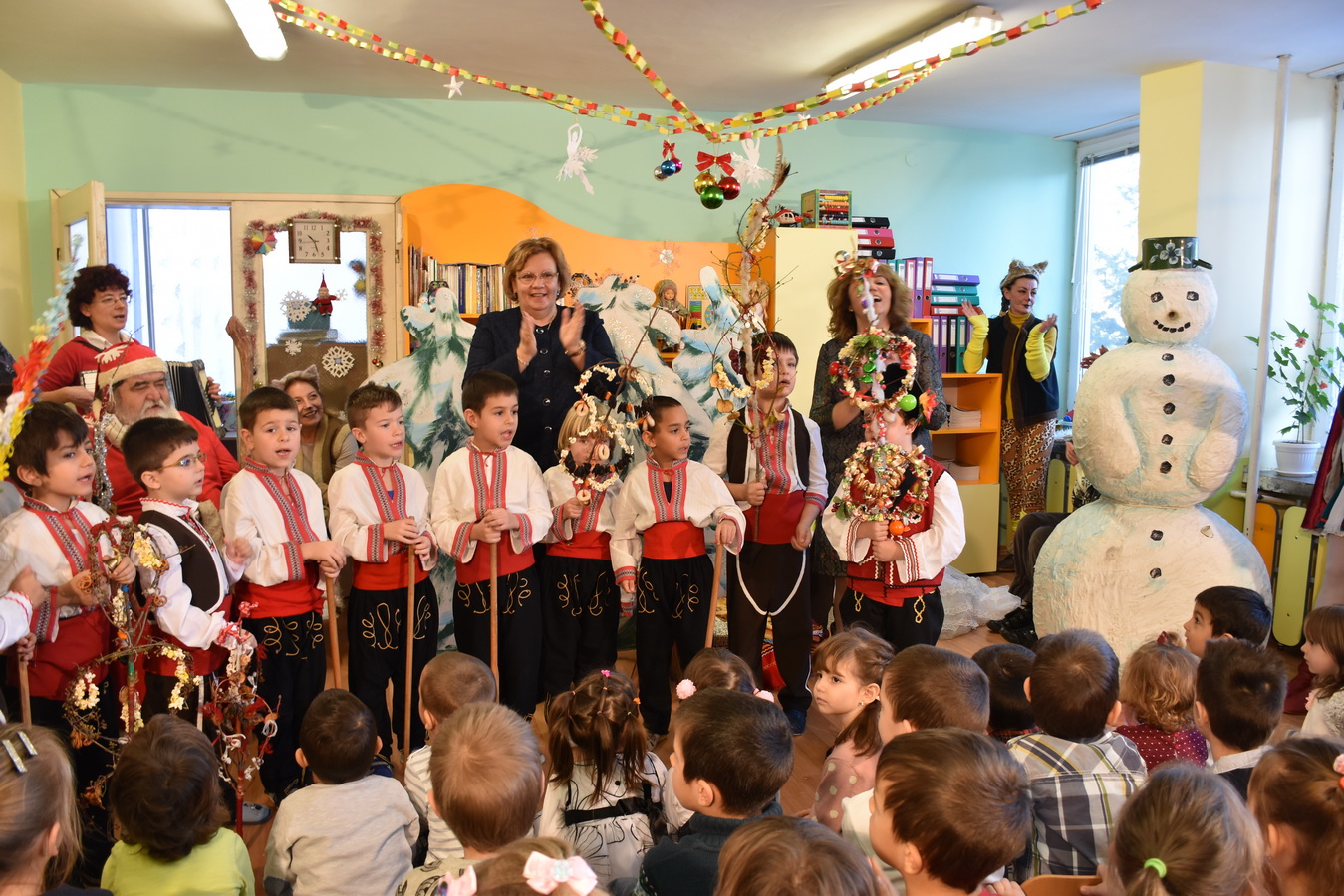 kidsdetelina2512161 Точно 101 деца от ЦДГ „Детелина“ посрещнаха Дядо Коледа