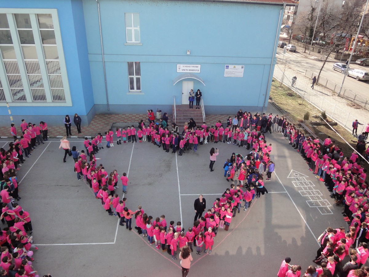 rozovaflanelka220217 3 Учениците от ОУ ”Христо Никифоров” казаха „Не!” на тормоза в училище”