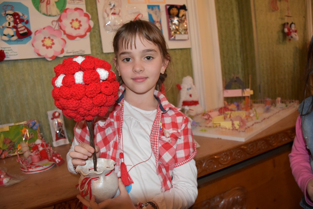 martencici20317 2 Заместник-кметът на Община Ловеч Венцислав Христов награди победителите в конкурса за мартеница