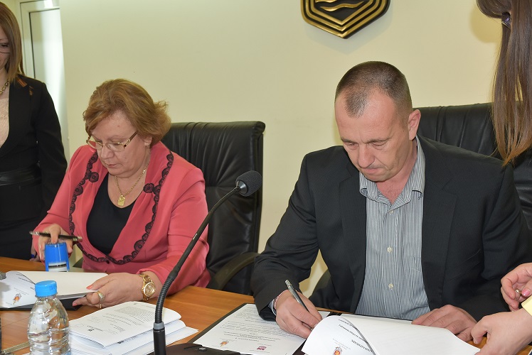 sesiapodpis2903172 Подписано е споразумение за сътрудничество между кмета на Община Ловеч и началника на Районно управление - Ловеч