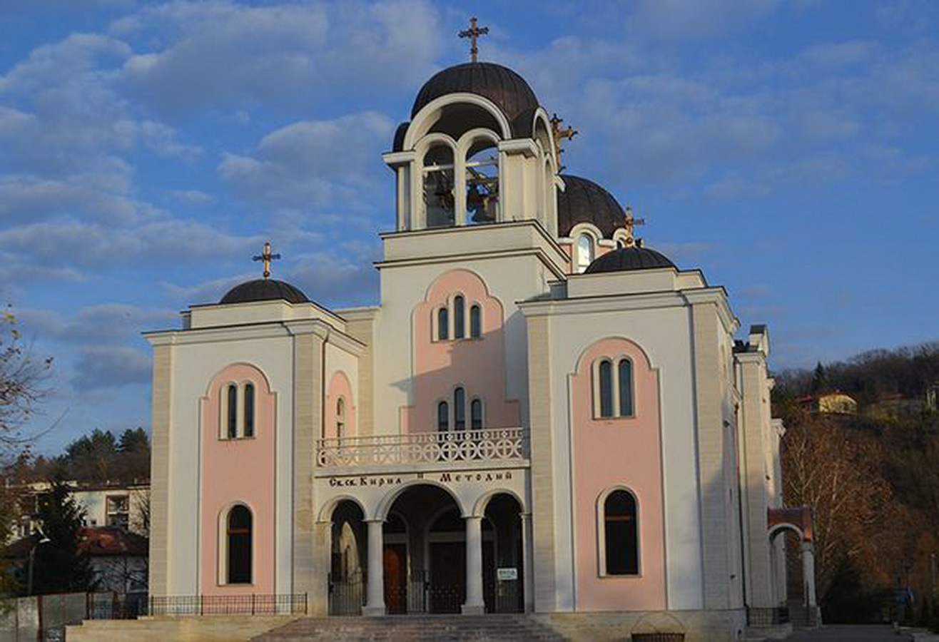 Katedralen hram Lovech2904171 Отпускат се 200 000 лв. за довършителни дейности на храм „Св. Св. Кирил и Методий“ в Ловеч