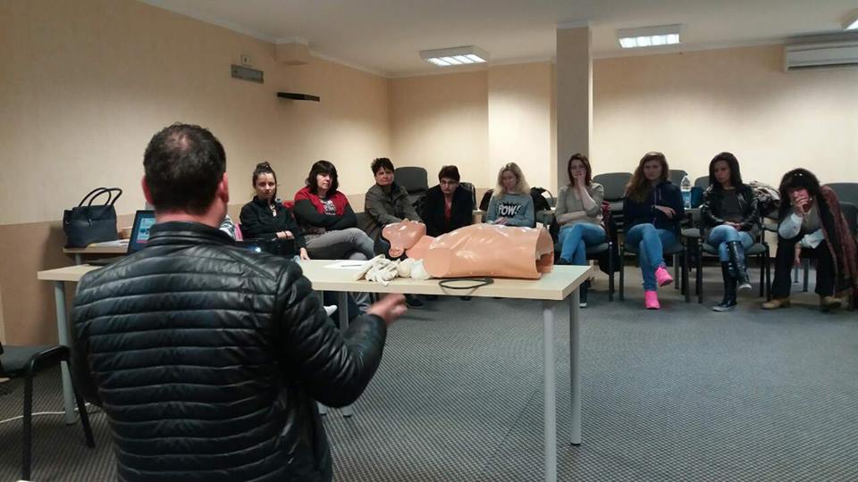 redcross250417 2 36 ЕКСПЕРТА ОТ „SOS ДЕТСКИ СЕЛИЩА” ПРЕМИНАХА ОБУЧЕНИЕ ПО ПЪРВА ДОЛЕКАРСКА ПОМОЩ НА РАБОТНОТО МЯСТО