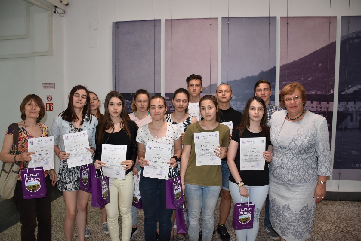 ezikova220617 2 Участници от инициатива „Старите къщи на Вароша разказват“ получиха грамоти от кмета на Община Ловеч