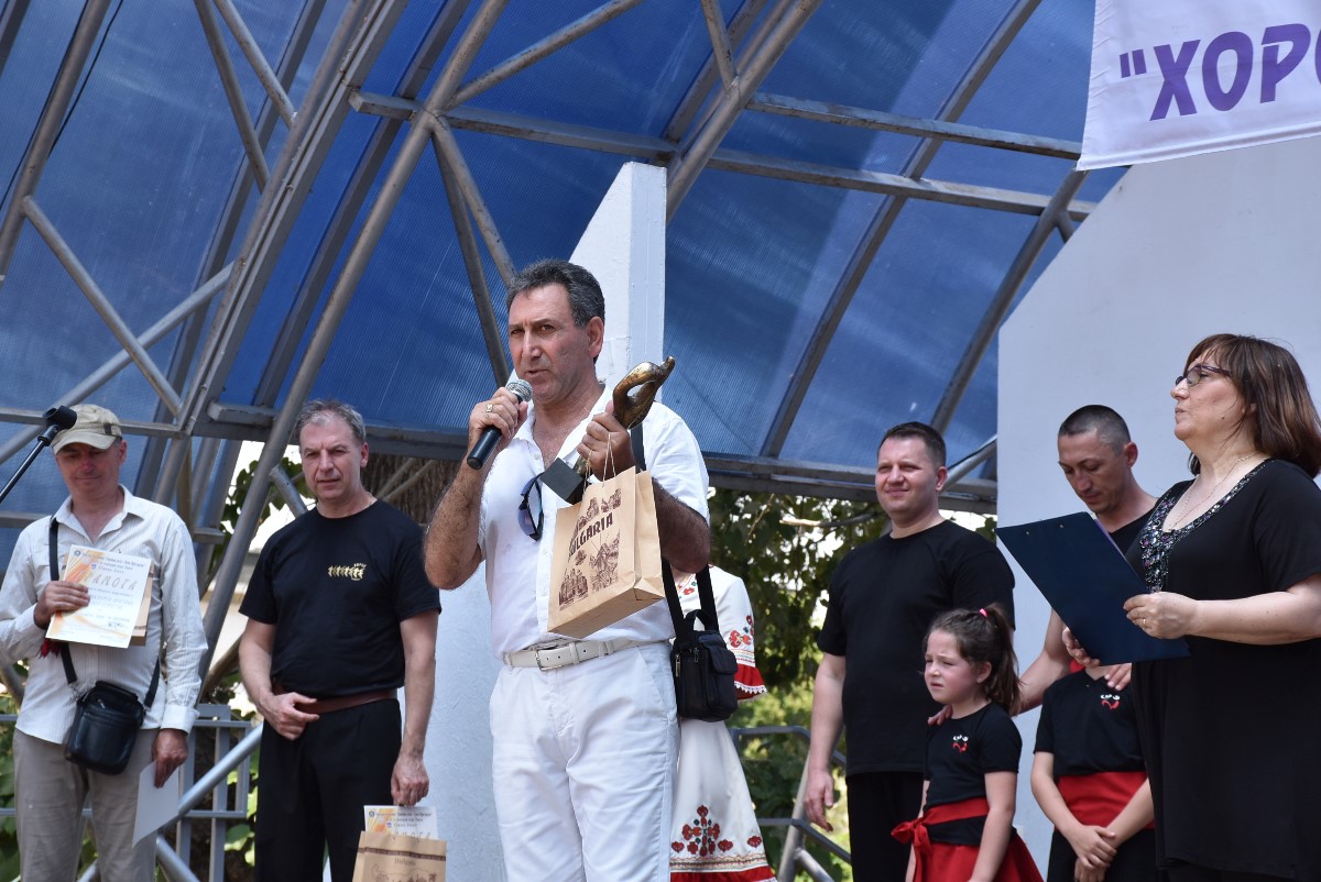 horostratesh260617 1 Клуб „Северняците“ с почетна награда от "Хоро под Стратеш" в Ловеч