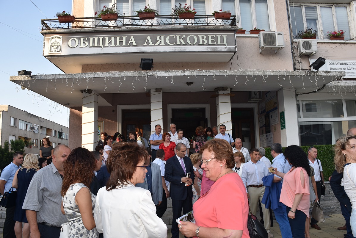 lqskovec3006172 Кметът на Община Ловеч Корнелия Маринова взе участие в празника на Лясковец