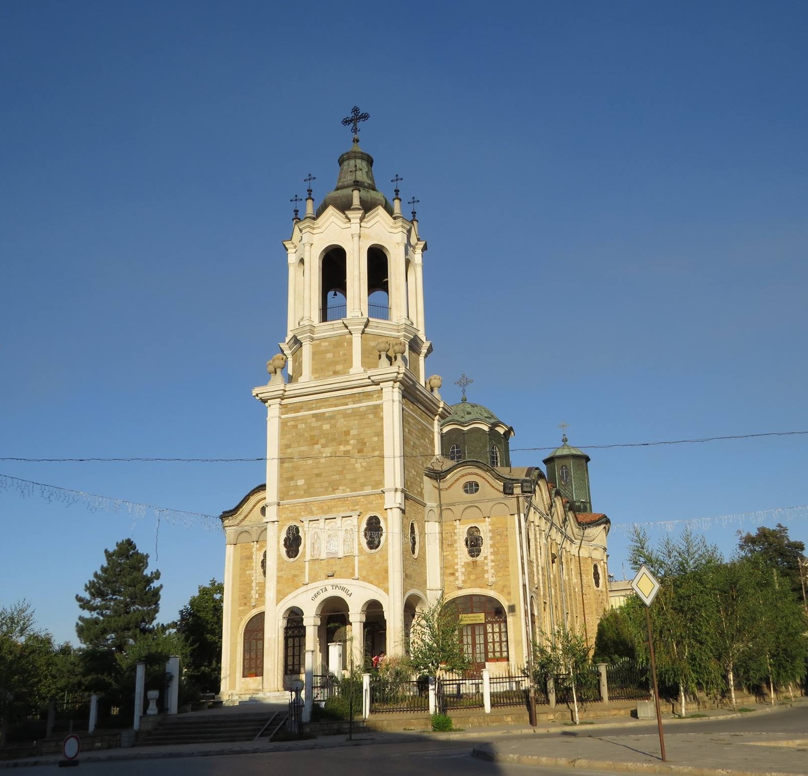 17. Църквата Света Троица, построена от Кольо Фичето в Свищов | Ловеч ...