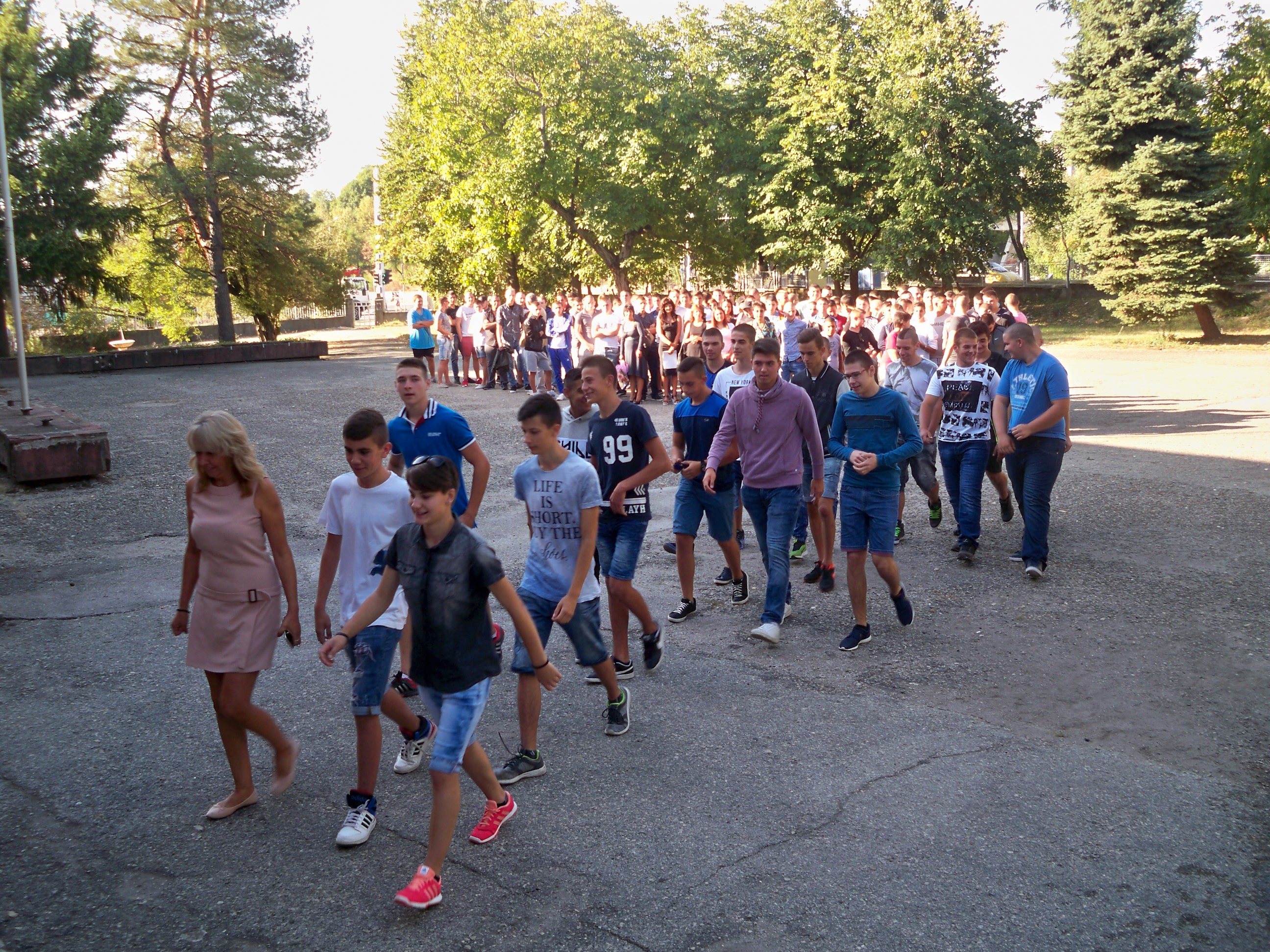 mehano150917 1 С трепет и вълнение новоприетите ученици в Професионалната гимназия по механоелектротехника – гр. Ловеч прекрачиха прага на училището
