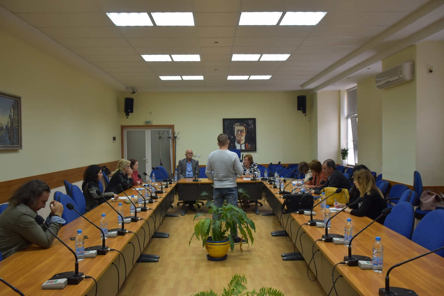 preskonf2709171 Кметът Корнелия Маринова благодари на родителите за помощта при преместването на оборудване на детски градини и ясли