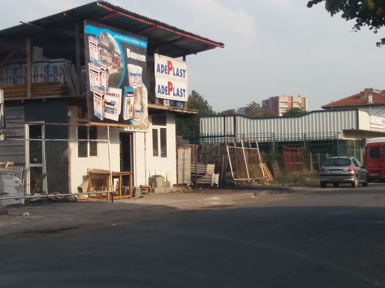 veselinovi33009271 В Ловеч разчистиха тротоари от стока след поредно предупреждение