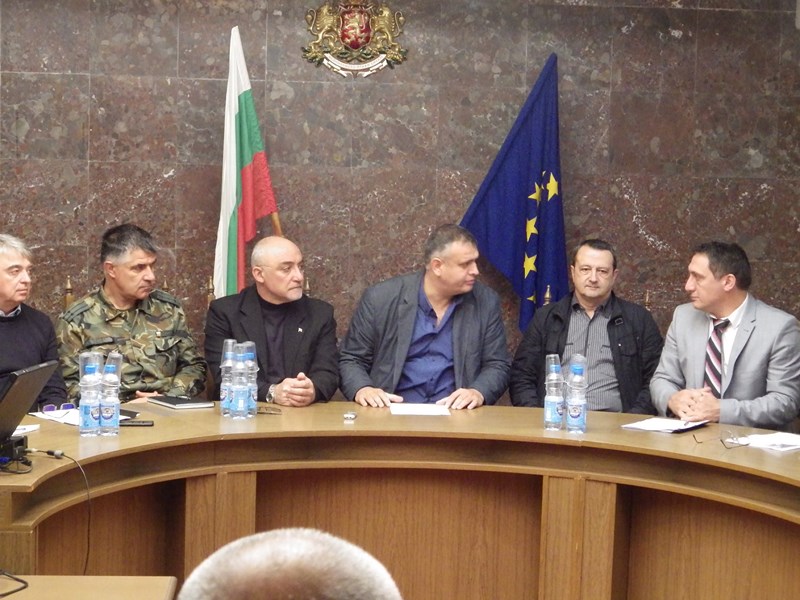 oblastzimno2910171 109 машини ще поддържат републиканската пътна мрежа, област Ловеч е готова за зимата