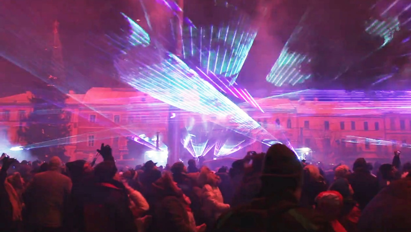 lazer show1812171 Предстоящите Коледни празници ще бъдат посрещнати със специално 3D лазернo шоу