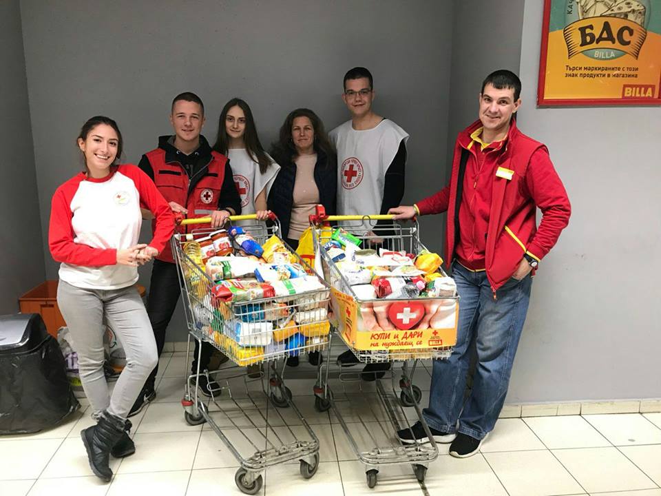 redcross1901181 1 МЛАДИТЕ ДОБРОВОЛЦИ НА ЧЕРВЕНИЯ КРЪСТ ОТВОРИХА СЪРЦАТА НА ЛОВЧАНЛИИ