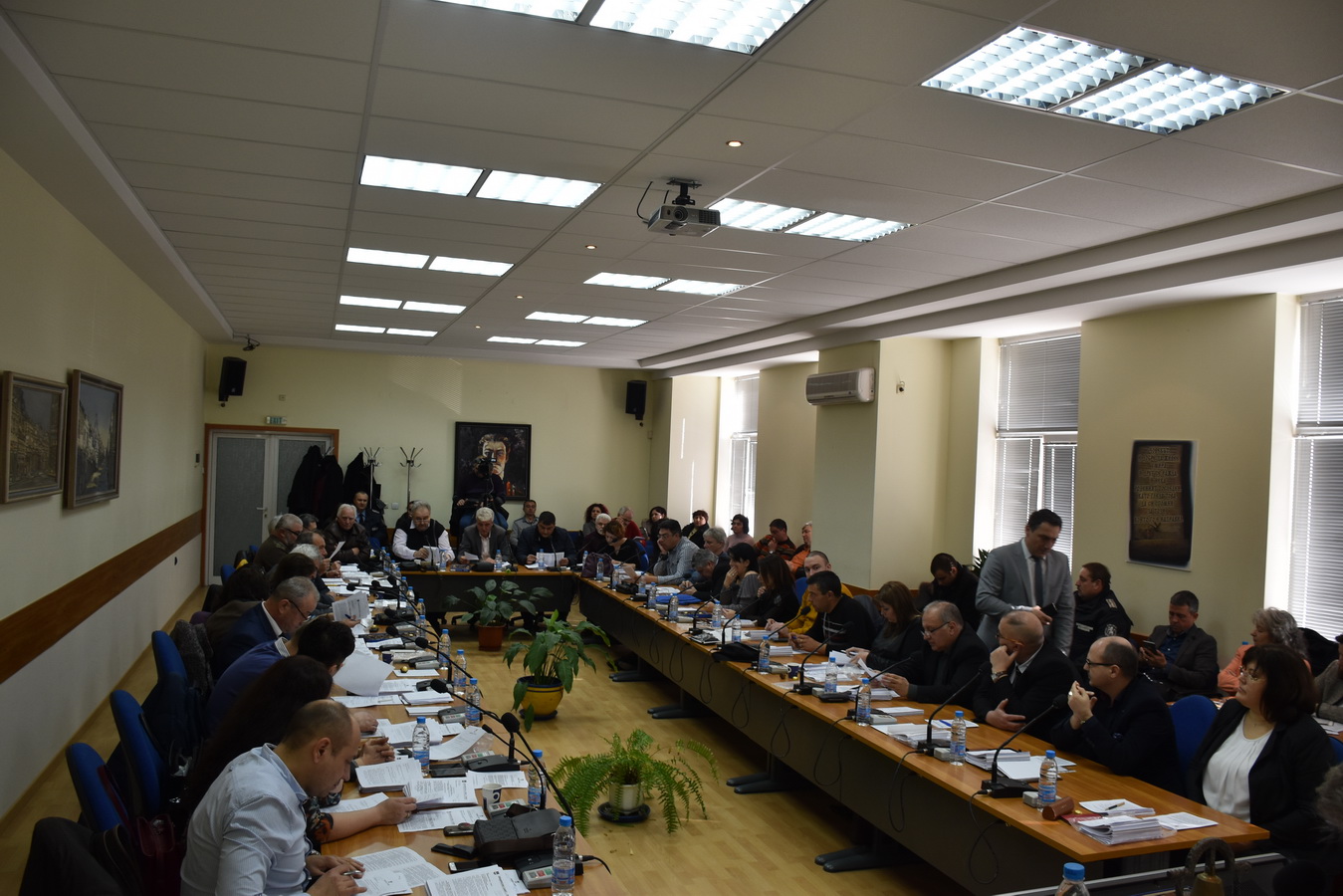 sesia150218B Общинските съветници в Ловеч пренаредиха дневния ред на заседание