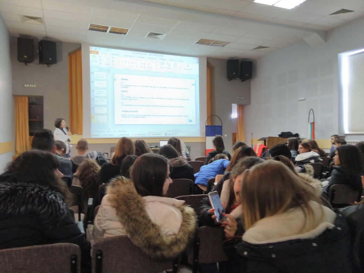 ezikovaep280318B Гост от Европейския парламент по програма "Back to school“ в Езиковата