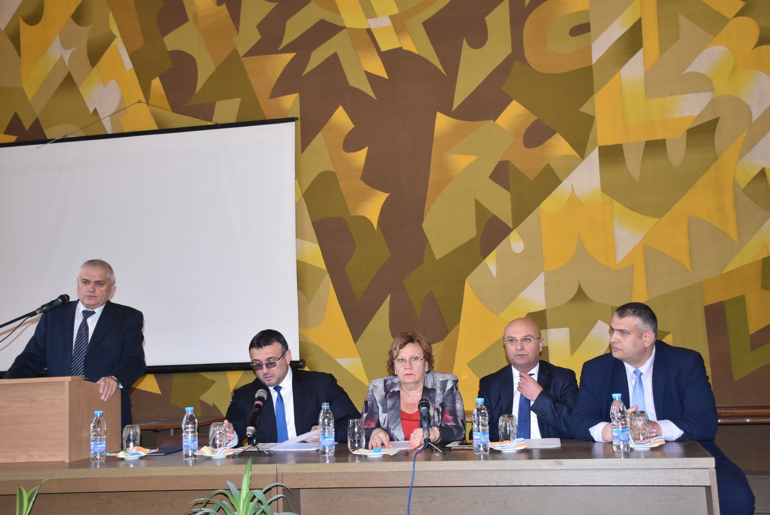 sreshtamvr2003184 Кметът Корнелия Маринова: Местната власт дава висока оценка на съвместната ни работа с полицията