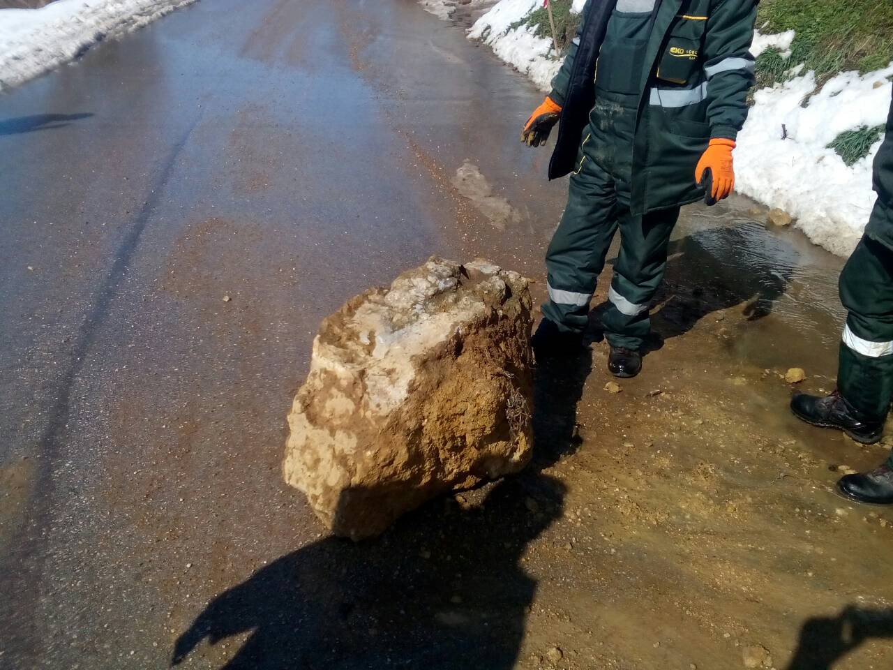 svlacishte303181 Свлачище затвори за кратко едното платно на пътя Смочан – Пресяк