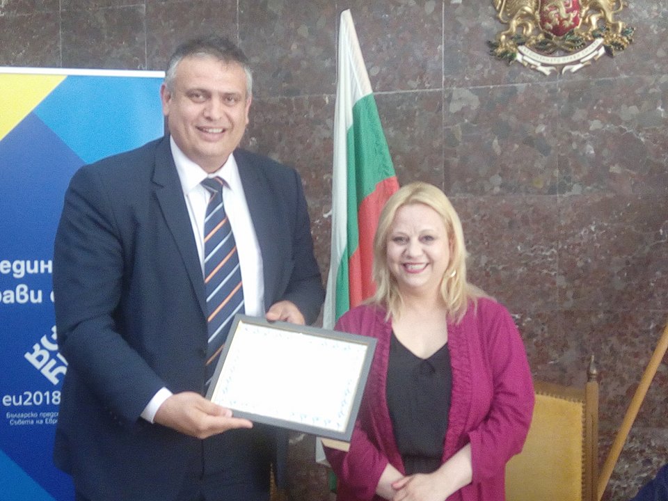 kzdou260418D Сградата на Областна администрация получи сертификат за достъпна среда