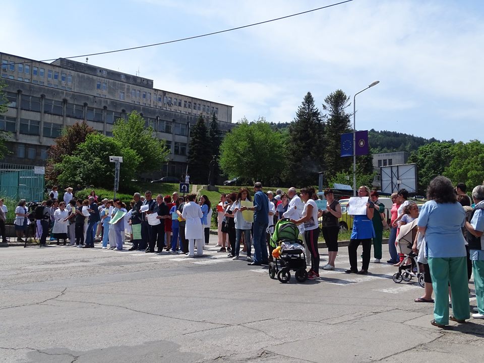 bolnicaprotest405181 Д-р Дарина Петрова: Подкрепете Ловешката болница в борбата и за конституционното Ви право на здраве