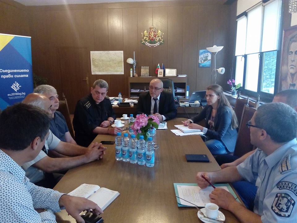 oblastkod2806181A Оранжев код за област Ловеч, пътищата са мокри, нивата на реките са много под критичните нива